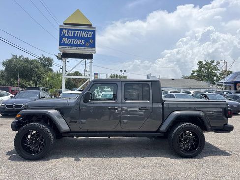 Used 2023 Jeep Gladiator Sport AWD/4WD image 4