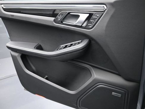 Certified 2025 Porsche Macan AWD/4WD image 25