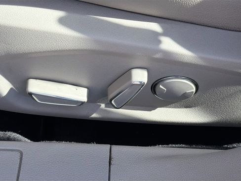 Used 2017 Ford Fusion Energi SE image 24