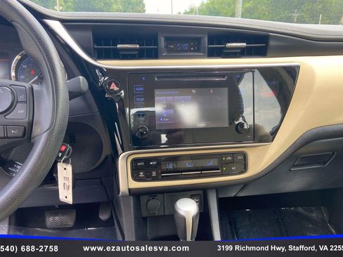 Used 2018 Toyota Corolla LE FWD image 16
