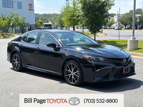 Used 2024 Toyota Camry SE FWD image 1