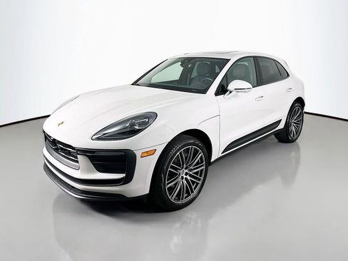 Certified 2025 Porsche Macan image 1