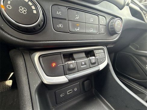 Used 2022 GMC Terrain SLE image 19