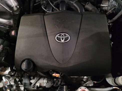 Used 2018 Toyota Highlander Plus FWD image 30