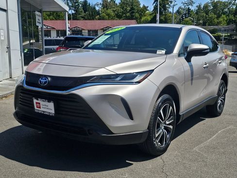 Certified 2023 Toyota Venza LE AWD/4WD image 3