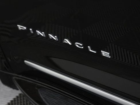 Used 2022 Chrysler Pacifica Pinnacle image 8