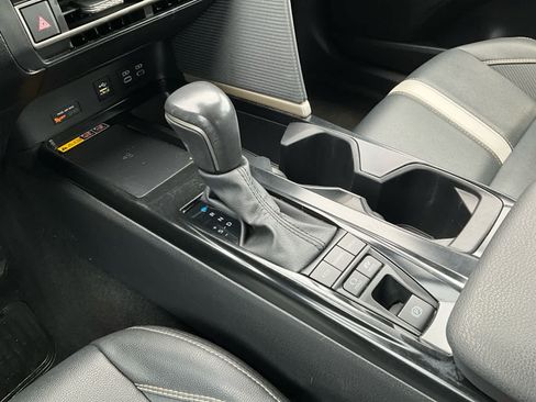 Used 2025 Toyota Camry Hybrid FWD image 17
