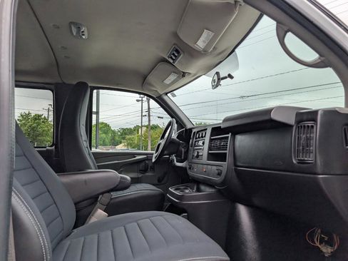 Used 2011 Chevrolet Express 2500 LS RWD image 23