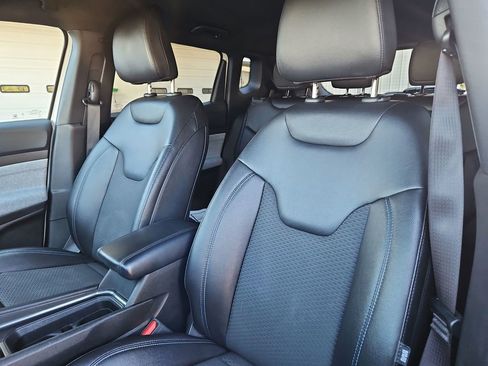 Used 2024 Jeep Compass Latitude image 21