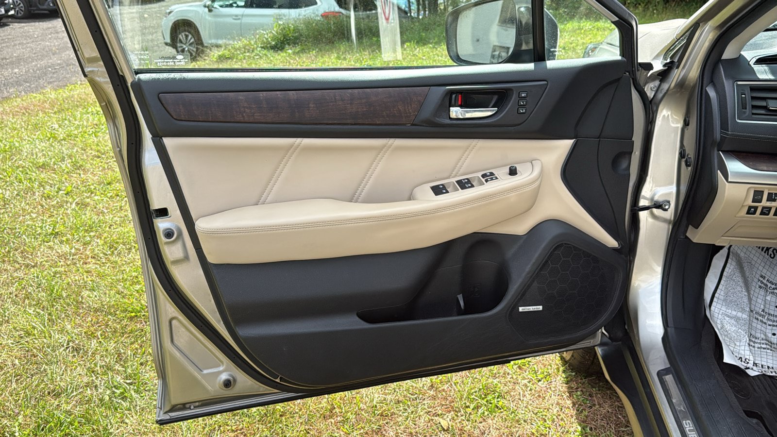 Used 2019 Subaru Outback 2.5i Limited AWD/4WD image 11