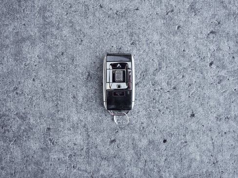 Used 2022 Rolls-Royce Cullinan Black Badge w/ Dark Exterior Package image 90