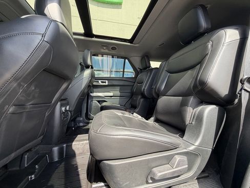Used 2023 Ford Explorer XLT w/ Equipment Group 202A AWD/4WD image 16