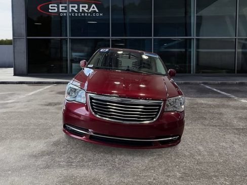 Used 2016 Chrysler Town & Country Touring FWD image 6