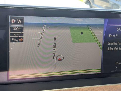 Used 2019 Lexus LX 570 4WD w/ Luxury Package image 23