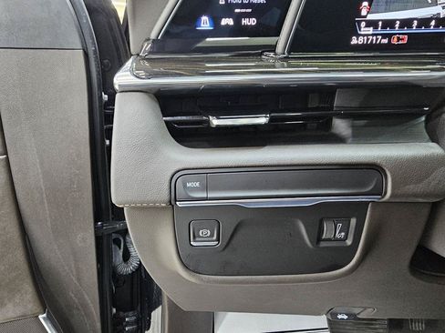 Used 2021 Cadillac Escalade Premium Luxury RWD image 38