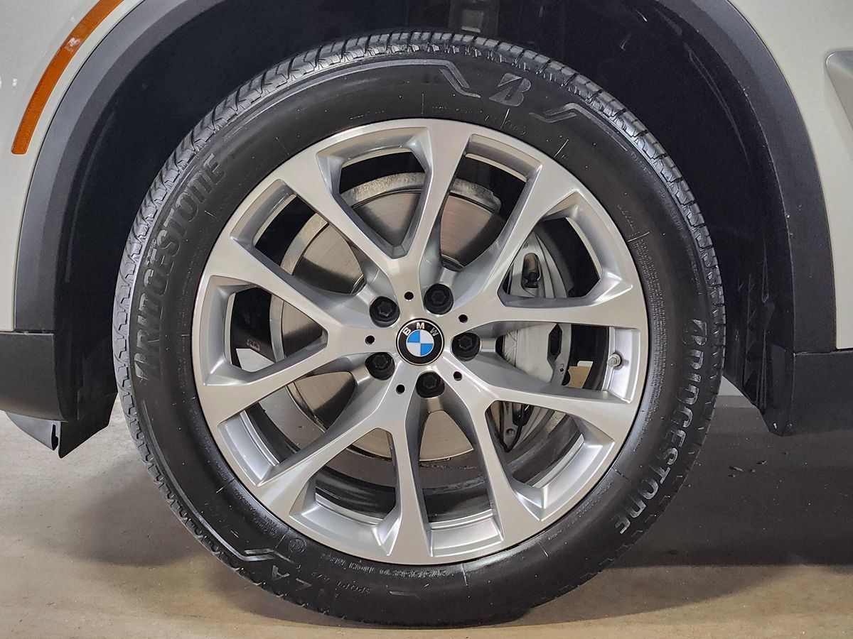 Used 2024 BMW X5 xDrive40i w/ Premium Package AWD/4WD image 28