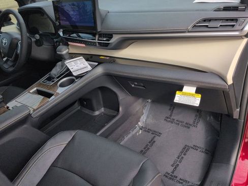 Certified 2026 Toyota Sienna Limited image 31