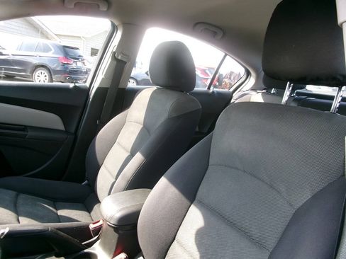 Used 2014 Chevrolet Cruze LS FWD image 13