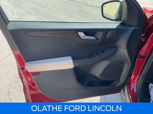 Used 2020 Ford Escape Titanium w/ Titanium Premium Package 2.0 AWD/4WD image 11