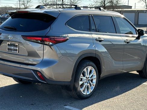 New 2026 Toyota Highlander Limited image 9
