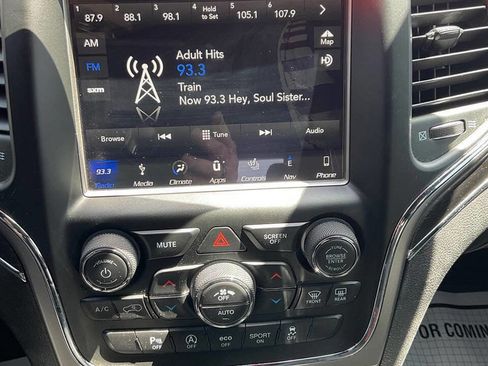 Used 2018 Jeep Grand Cherokee Limited AWD/4WD image 12