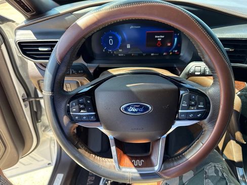 Used 2022 Ford Explorer King Ranch w/ Technology Package RWD image 22