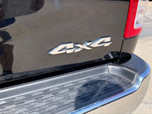 Used 2024 RAM 2500 Big Horn w/ Bed Utility Group image 9