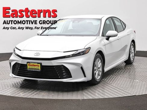 Used 2025 Toyota Camry LE FWD image 1
