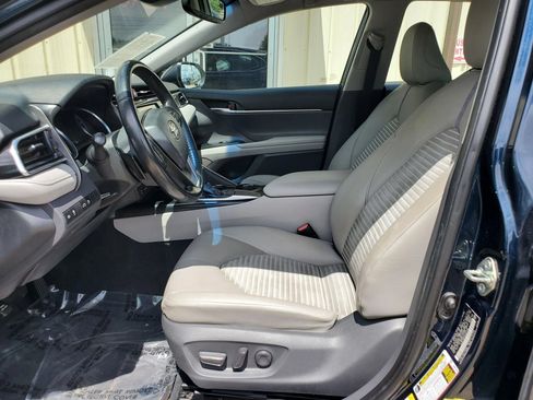 Used 2018 Toyota Camry SE w/ Convenience Package FWD image 4