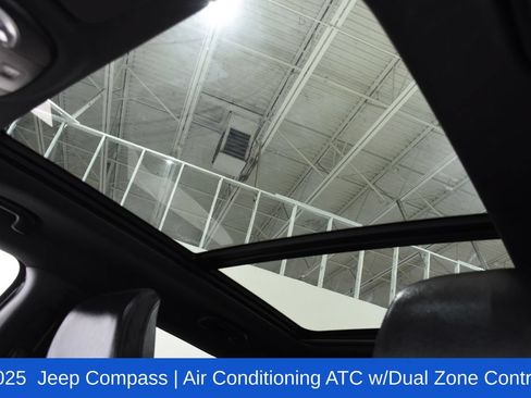 Used 2025 Jeep Compass Latitude w/ Sun & Sound Group AWD/4WD image 9
