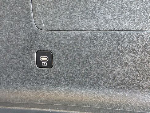 Certified 2025 Kia Sorento S image 16