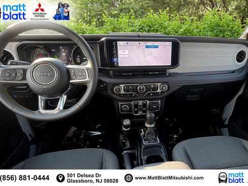 Used 2024 Jeep Wrangler Unlimited Sahara image 17