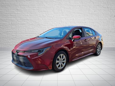 Used 2025 Toyota Corolla LE FWD image 3