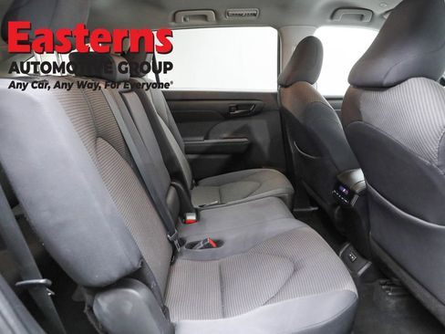 Used 2024 Toyota Highlander LE image 23