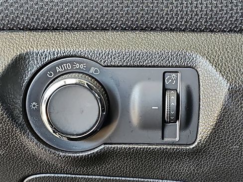 Used 2015 Chevrolet Cruze LT image 23