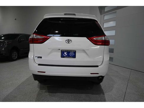 Used 2019 Toyota Sienna LE FWD image 7