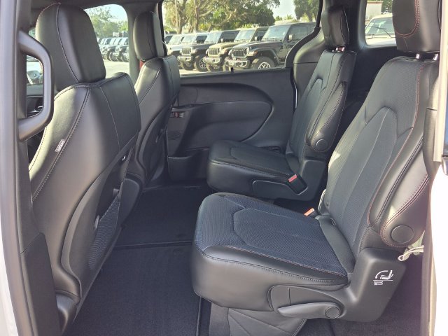 New 2027 Chrysler Pacifica Select FWD image 12