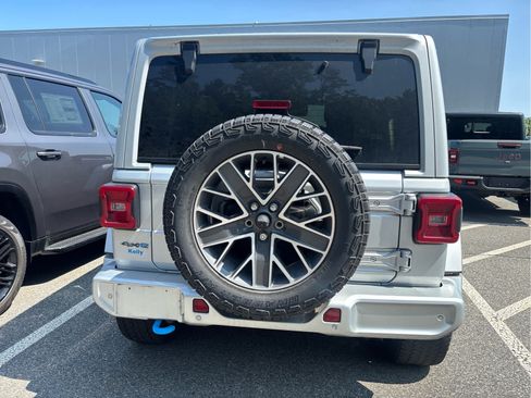Used 2024 Jeep Wrangler High Altitude AWD/4WD image 4