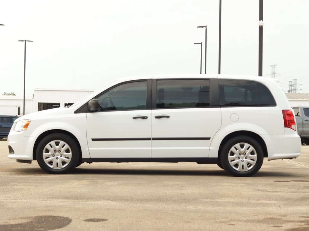 Used 2016 Dodge Grand Caravan American Value Package FWD image 4