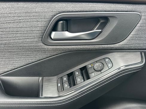 Used 2023 Nissan Rogue SV image 13