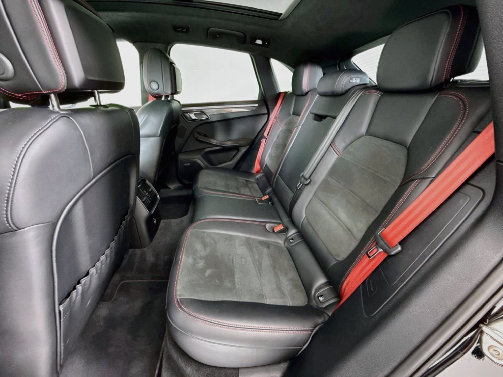 Certified 2024 Porsche Macan GTS AWD/4WD image 24