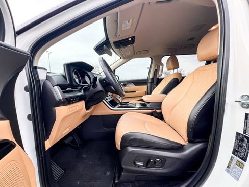 Certified 2024 Kia Carnival LX image 18