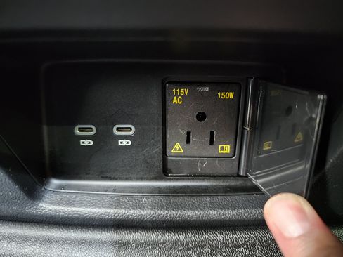 Used 2025 Volkswagen Atlas SE AWD/4WD image 38