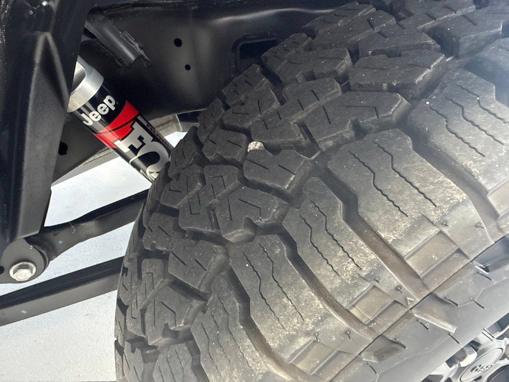 Used 2021 Jeep Gladiator Rubicon AWD/4WD image 12
