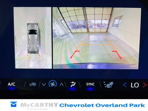 Used 2024 Chevrolet Traverse Z71 w/ Enhanced Driving Package AWD/4WD image 21