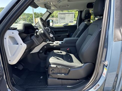 New 2025 Land Rover Defender 90 S image 9