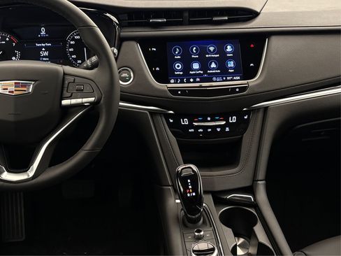 New 2025 Cadillac XT6 Luxury image 16