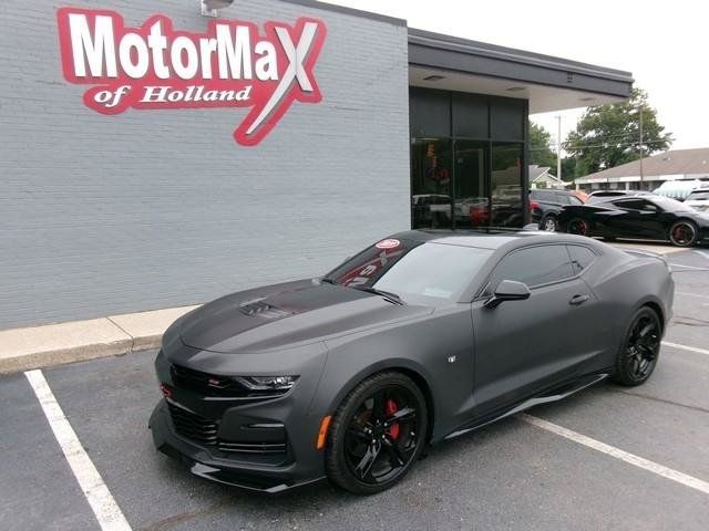 Used 2019 Chevrolet Camaro SS RWD image 2