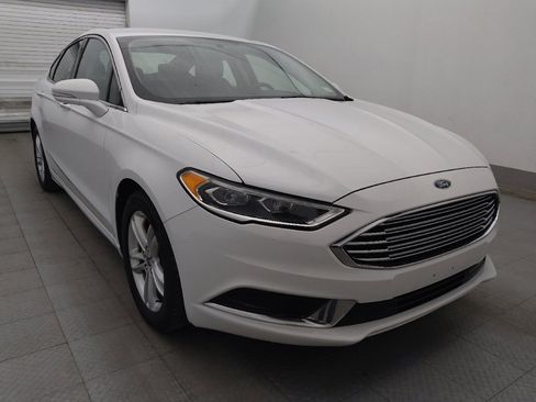 Used 2018 Ford Fusion SE w/ Fusion SE Technology Package FWD image 13