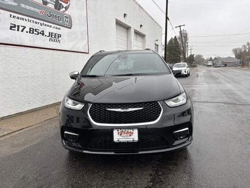 New 2026 Chrysler Pacifica Pinnacle image 2